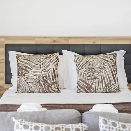 Fenix Ocean View By Homie *