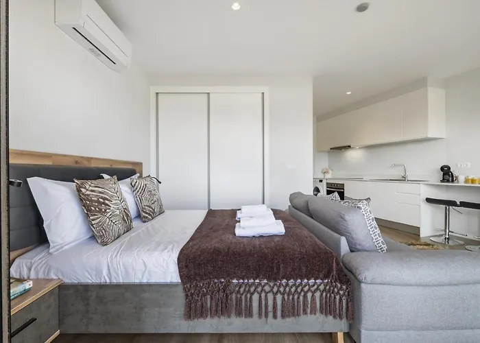 Fenix Ocean View By Homie Apartman